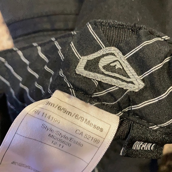 Quicksilver pants 6-9 months - Picture 6 of 6